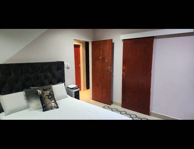 6 BEDROOM HOUSE FOR SALE IN ZINNIAVILLE